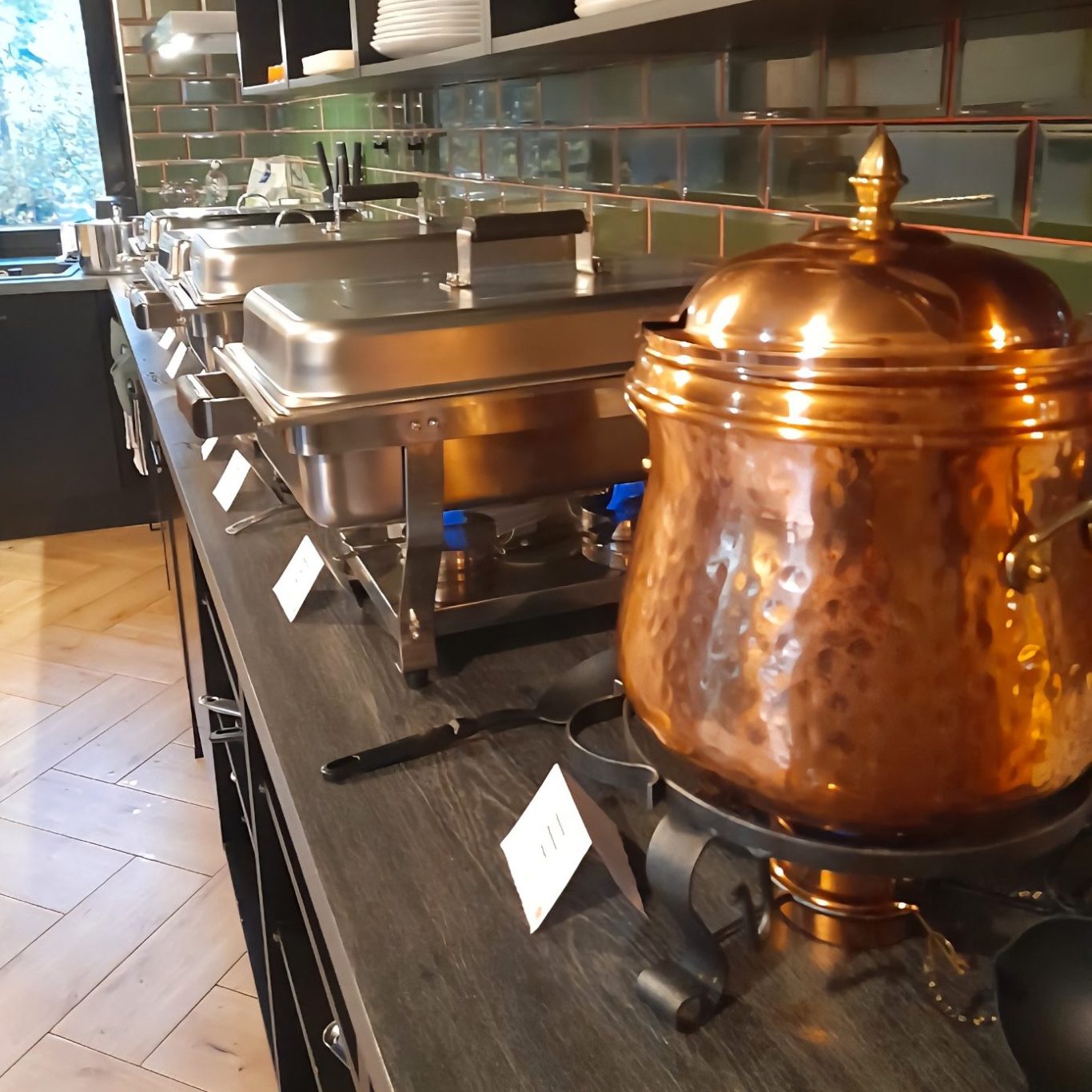 Catering mit kompletter Ausstattung und Warmhaltesystemen für perfekt organisierte Veranstaltungen